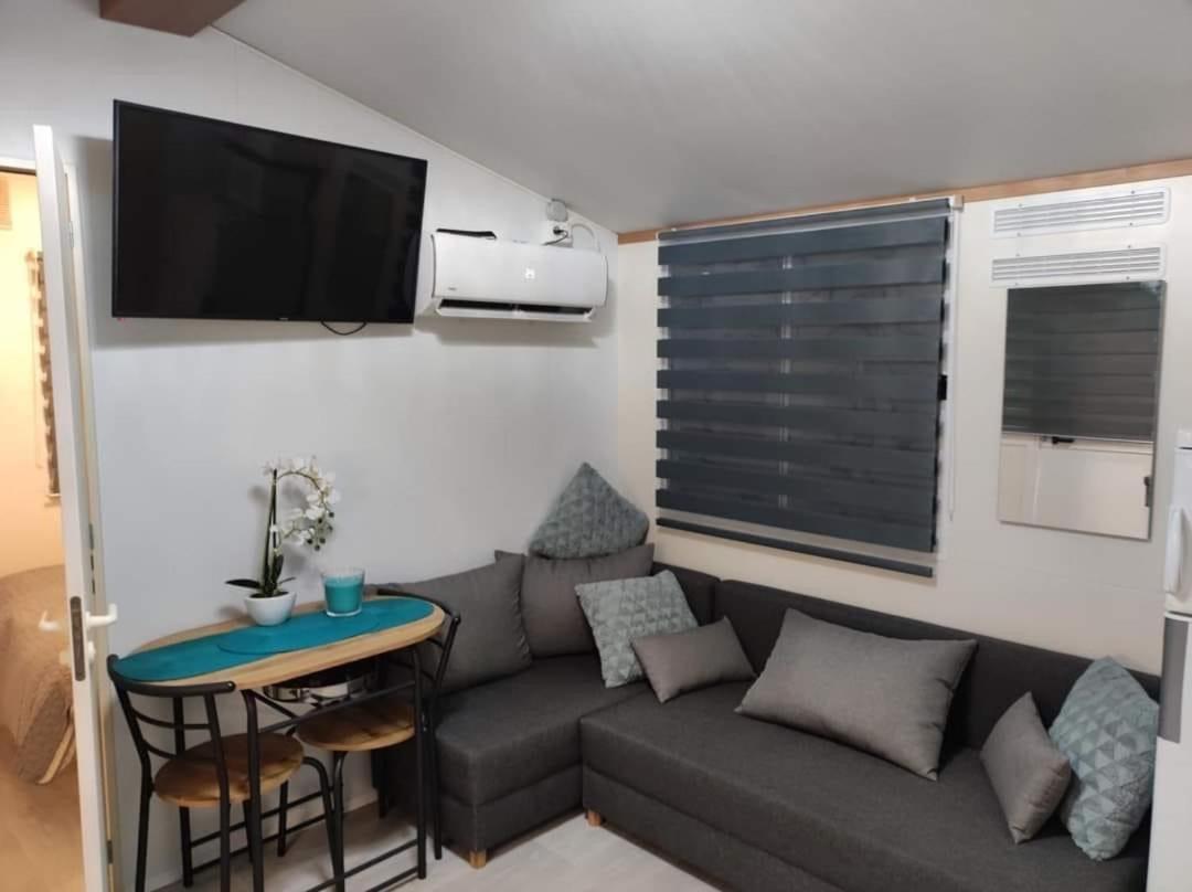 Dalmacia Mobile Homes And Caravans At The Beach Privlaka  Exterior photo